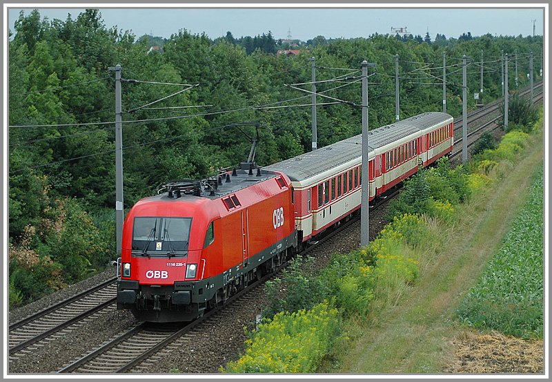 1116 235 mit einem Eilzug am 4.8.2006 zwischen Wampersdorf und Ebenfurth.