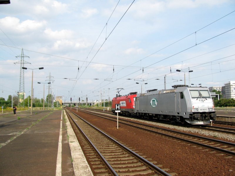 1116 238-5 und 185 562-6 der ITL als Leerfahrt am 17.08. durch Berlin Schnefeld Flughafen.