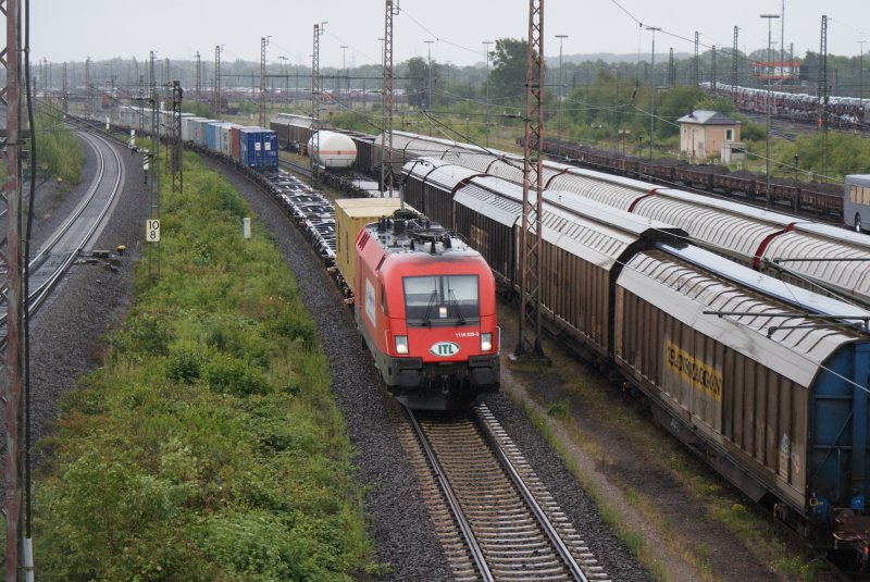 1116 239-3 der ITL beim verlassen des Seelzer Rbf. an einem nass/kalten 10.07.2009.