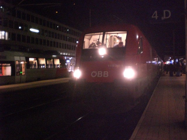 1116 241 steht mit dem EC 566 Stadt Innsbruck von Wien West nach Bregenz in Innsbruck. 8.11.2008