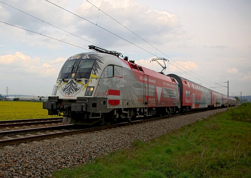 1116 246  150 Jahre Bundesheer  vor R 2270 von Wien Westbahnhof nach Retz. Das Foto ist am 23.04.2008 zwischen Korneuburg und Stockerau entstanden.