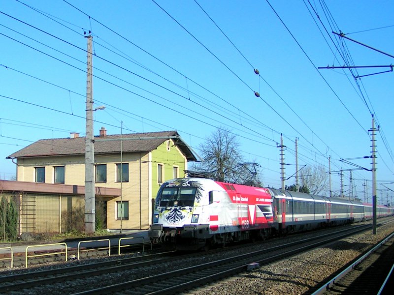 1116 246-8 (Bundesheer) ist mit OEC162 Transalpin  bei Marchtrenk unterwegs; 090108