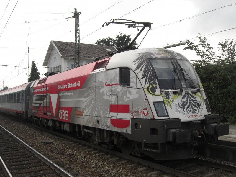 1116 246-8 der  Bundesheer-Taurus  einen Tag darauf wieder im Bahnhof
von Prien am Chiemsee. Diesesmal am Ende des EC 113 von Mnchen nach 
Klagenfurt. Aufgenommen am 11. September 2009.