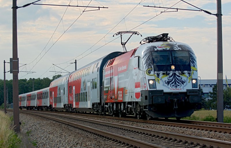 1116 246  Bundesheer  vor dem Regionalzug 2229 von Satov nach Wiener Neustadt Hbf. Fotografiert am 18.06.2008 zwischen Stockerau und Korneuburg. 