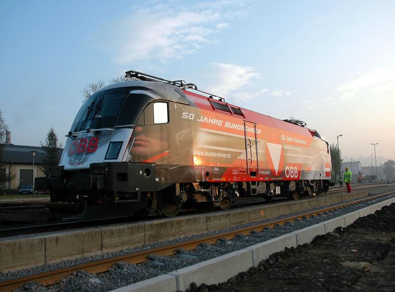 1116 246 im Morgenlicht des 21.10.2005 auf dem Graz-Kflacher Bahnhof der GKB