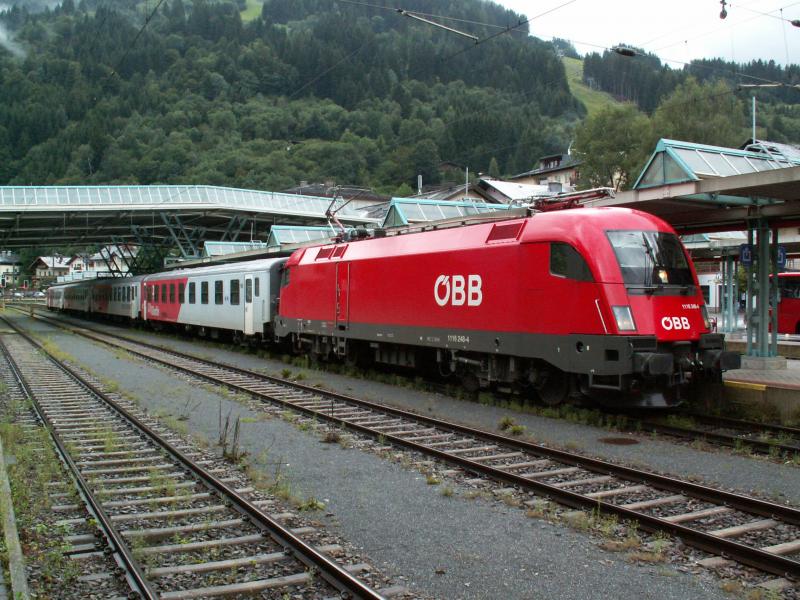 1116 248 (Abn. 6.6.05) mit SPR 1606 Salzburg-Saalfelden am 16.8. in Zell am See.
