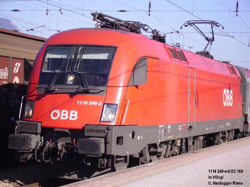 1116 249 legt mit ihrem EC 160  Vorarlberg  in Wrgl Hauptbahnhof
ihren Halt ein.
Wrgl 11.02.08