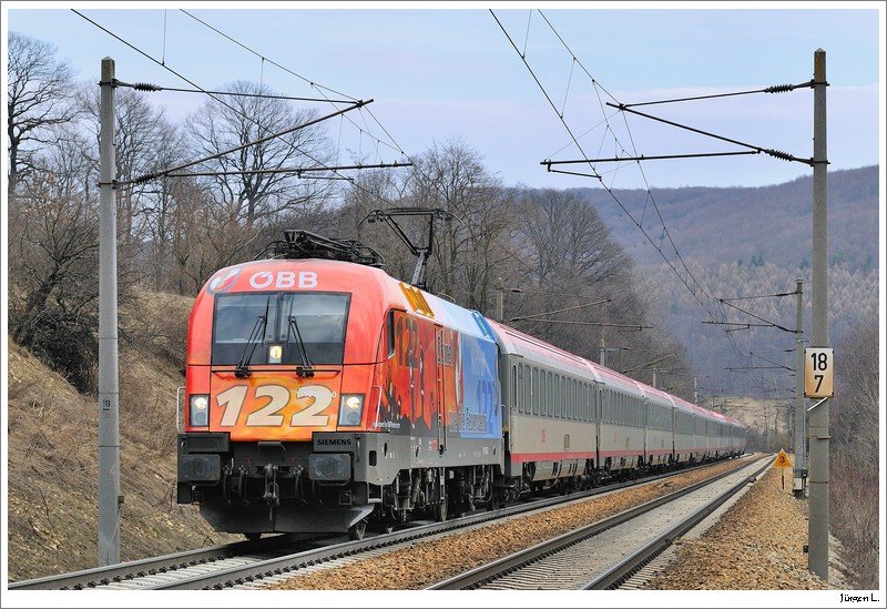 1116 250 (Feuerwehr) bespannte am 8.3.2009 den OIC 692. Hier beim ES in Tullnerbach-Pressbaum.