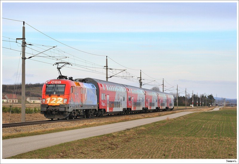 1116 250 (Feuerwehr) pendelte am 14.3.2009 den ganzen Tag zwischen Stockerau und Krems. Hier mit dem REX 7164.