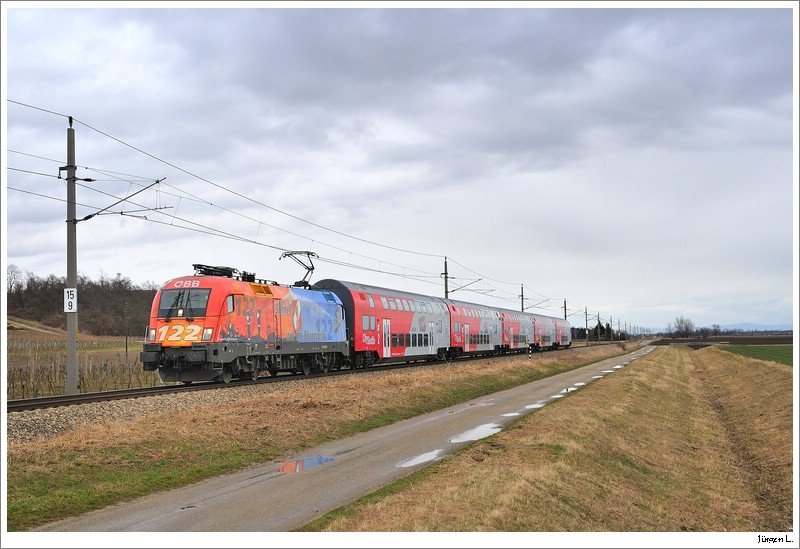 1116 250 (Feuerwehr) war auch am 15.3.2009 Richtung Krems unterwegs. Hier mit dem REX 7122 bei Grafenegg.
