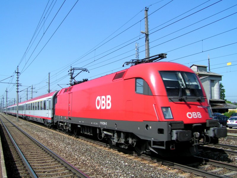 1116 254-2 rast mit OEC561 Europischer-Computer-Fhrerschein  durch den Bhf. Marchtrenk; 090525