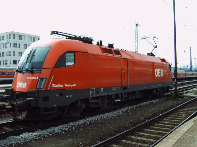 1116 255  Wilhelm Haberzettl  am 15.5.2006 in Regensburg Hbf.