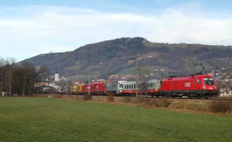 1116 256 war am 15.12.2008 mit dem gut
ausgelasteten Rola 41411 bei
Kirchdorf/Kr. unterwegs.