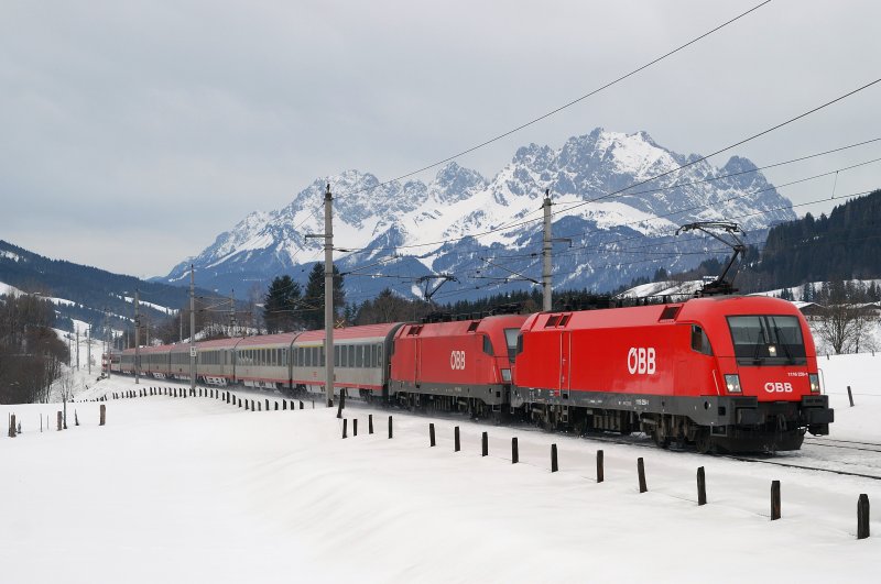 1116 259 und 1116 186 mit OEC 669 vor Fieberbrunn (05.01.2008)