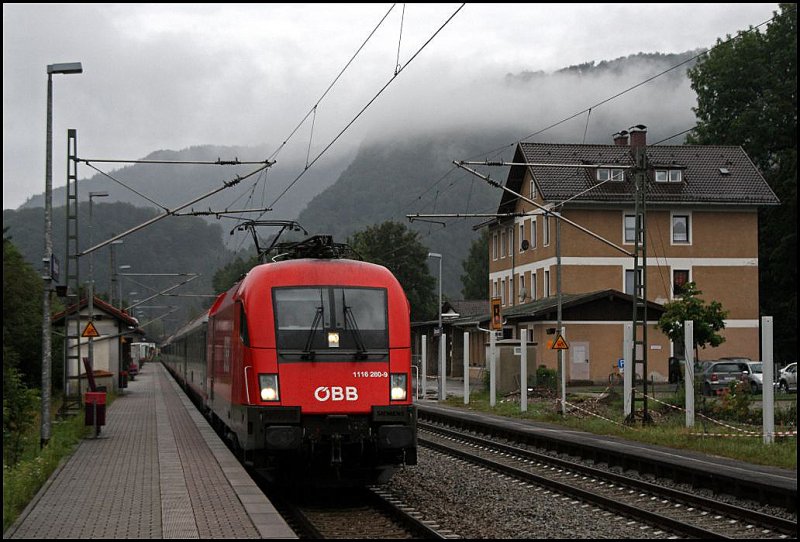 1116 260 durchfhrt mit dem OEC 563 „HANDL TYROL SPECK“, Bregenz – Wien Westbahnhof, den Bahnhof Oberaudorf. (04.08.2009)