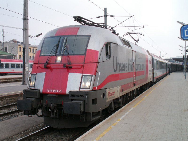 1116 264-1 Rotes Kreuz Werbetaurus bespannt den EC 68 nach Mnchen, hier in Wien-West, 17.2.2007