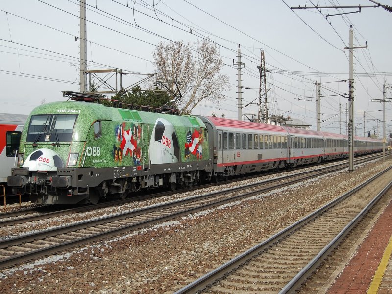 1116 264  Euromotion  rauschte am 27.03.2008
mit dem EC 564  Kufstein-Die Perle Tirols  in
Marchtrenk durch. 