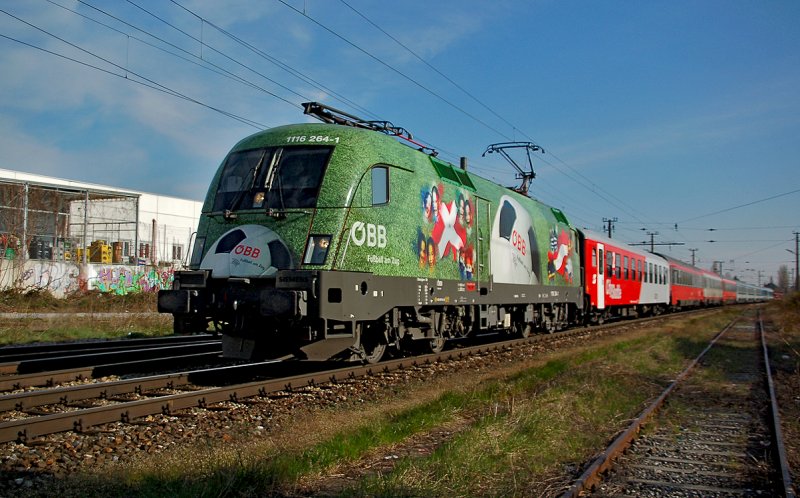 1116 264  EUROmotion  vor dem Intercitiy 533 von Wien Sdbahnhof nach Villach Hbf. Das Foto ist am 06.04.2008 kurz vor Wien Atzgersdorf entstanden.