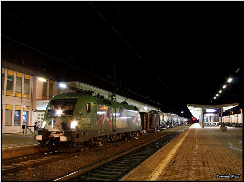 1116 264 Euromotion wartet mit dem 55507 im Bahnhof Knittelfeld auf ihren Triebfahrzeugf�hrer. 22.11.2008