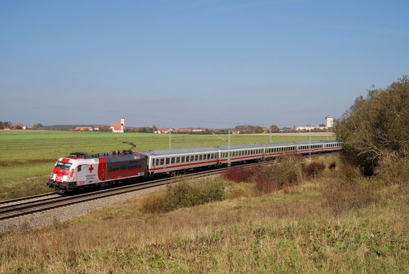 1116 264 (Rotkreuz) mit IC 2083 bei F�nfstetten (07.10.2007)