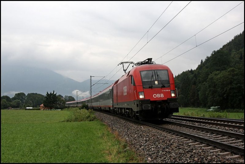 1116 265 schleppt bei Niederaudorf einen OEC nach Wien Westbahnhof. (04.08.2009)