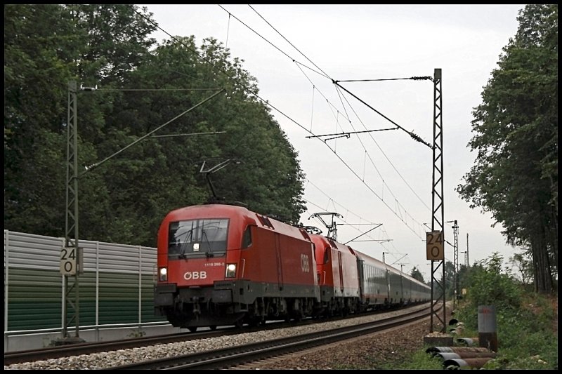 1116 268 und eine Schwesterlok bespannen den OEC 566  Stadt Innsbruck , Wien West - Bregenz, bei Niederaudorf. (31.07.2009)

