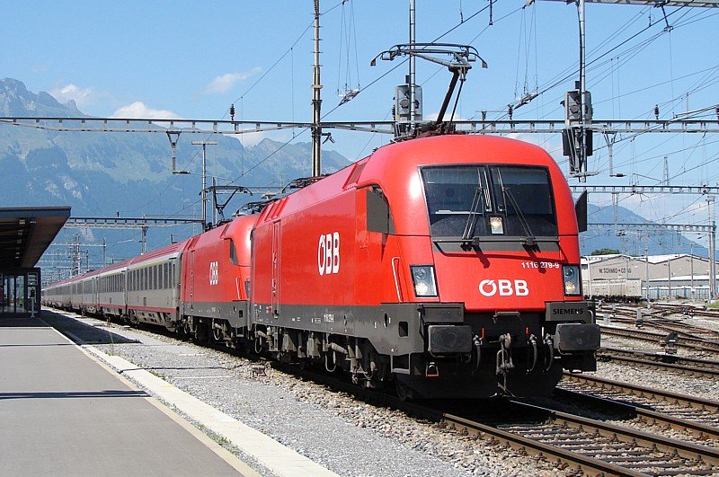 1116 279-9 und 1116 143-7  mit OEC 161 nach WienWestbahnhof bei Ausfahrt in Buchs SG