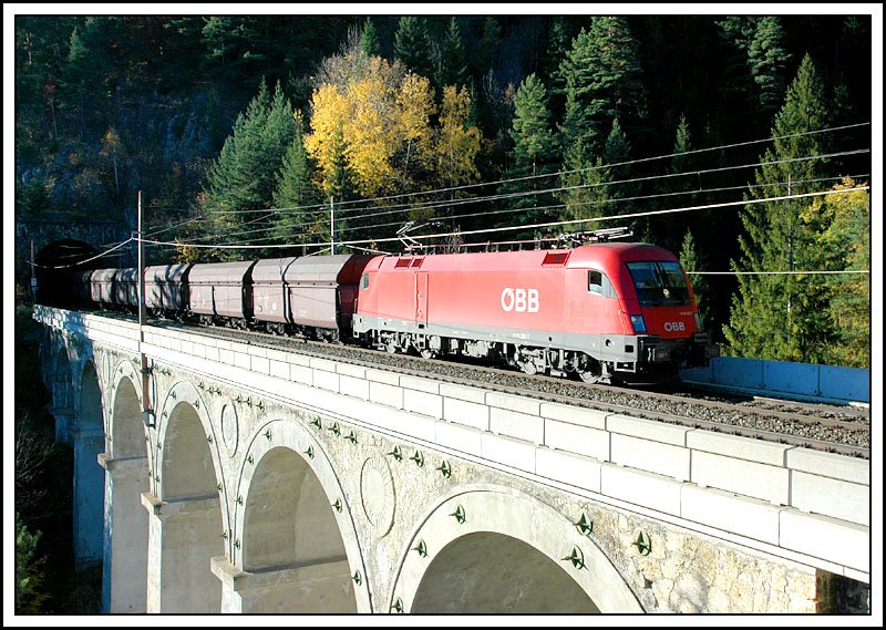 1116 280 mit einem Kohleleerzug bei der Querung des Krauselklauseviaduktes am 26.10.2006. Am Nachmittag war der Sonnenstand an dieser Stelle leider nicht mehr optimal fr Zge, die vom Sden kamen. 