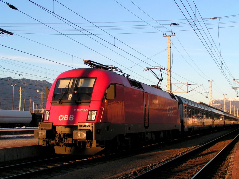 1116 281-5 verlsst mit EC83 Garda  Wrgl-Hbf; 090204