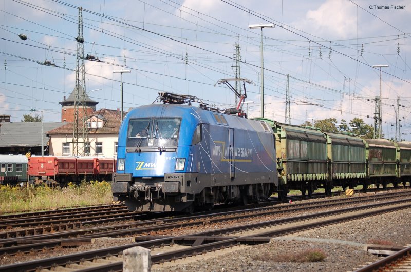 1116 911-7 mit Gz im Bahnhof Lichtenfels Kbs 820 25.08.2007
Der Gz bestand aus Gterwagen einer Bauart die bei der Belgischen Staatsbahn eingestellt sind aber unter VTG France laufen. 