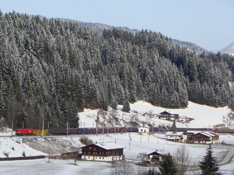 1116 mit ein Wertvolle Fracht(jede menge KFZ).Die erste zwei Wagon eine spezielle Weichentransportwagen aus W�rth.08.04.2008