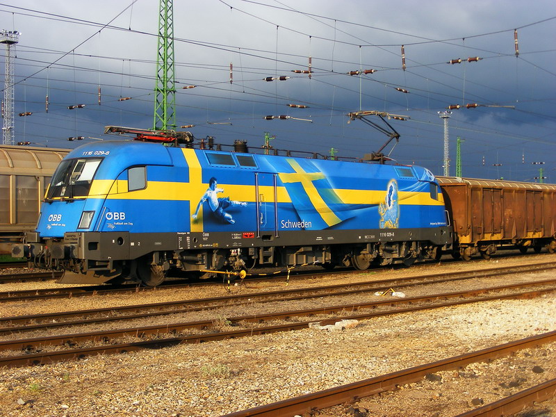 1116.029  EM-Lok Schweden  wartet am 30.05.2009 im Bahnhof Hegyeshalom (Ungarn).