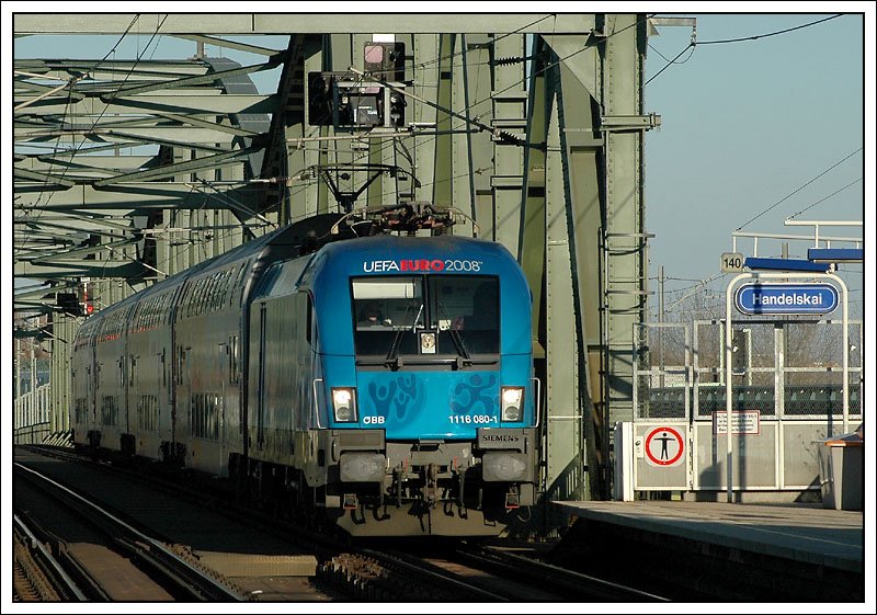 1116.080  UEFA  bei der Einfahrt in die Station Handelskai mit dem R 2319 (Breclav - Wr.Neustadt Hbf), aufgenommen am 3.2.2008.
