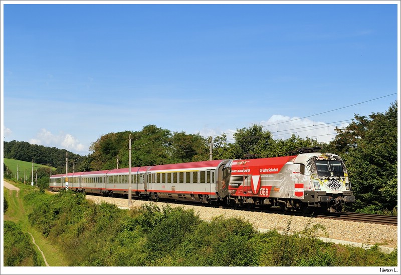 1116.246 (Bundesheer) mit dem OIC545 (Innsbruck - Wien). Unter-Oberndorf, 30.8.2009.