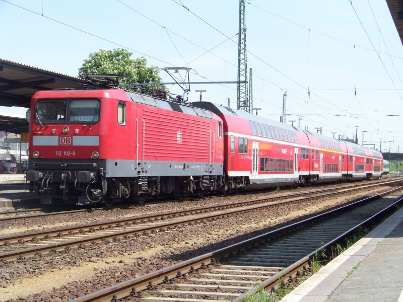 112 102-9 wartet am 13.05.2008 auf seine Abfahrt nach Rathenow. Hier zu sehen in Cottbus. 