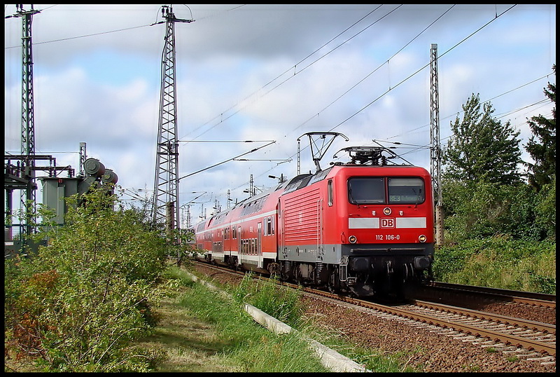 112 106-0 fhrt RE38357 nach Elsterwerda.  Stralsund am 12.08.09 
