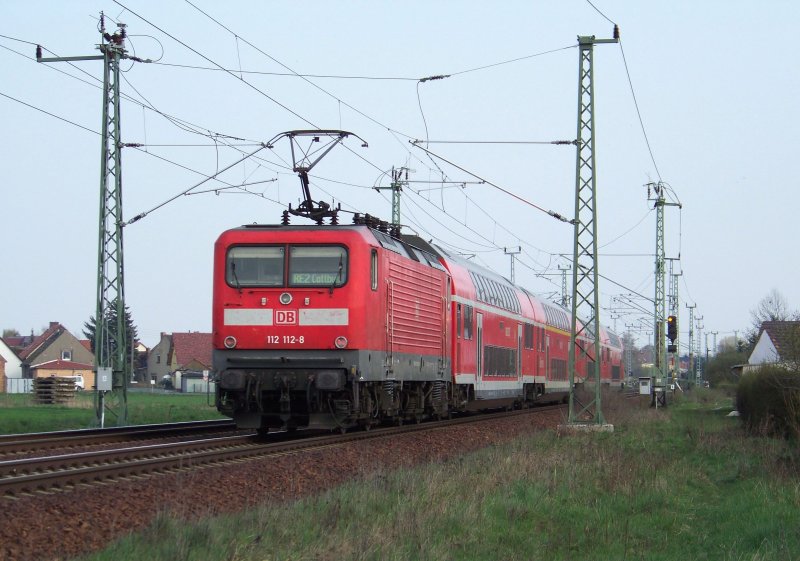 112 112-8 fhrt gleich in den Lbbenauer Bhanhof ein. 08.04.2009