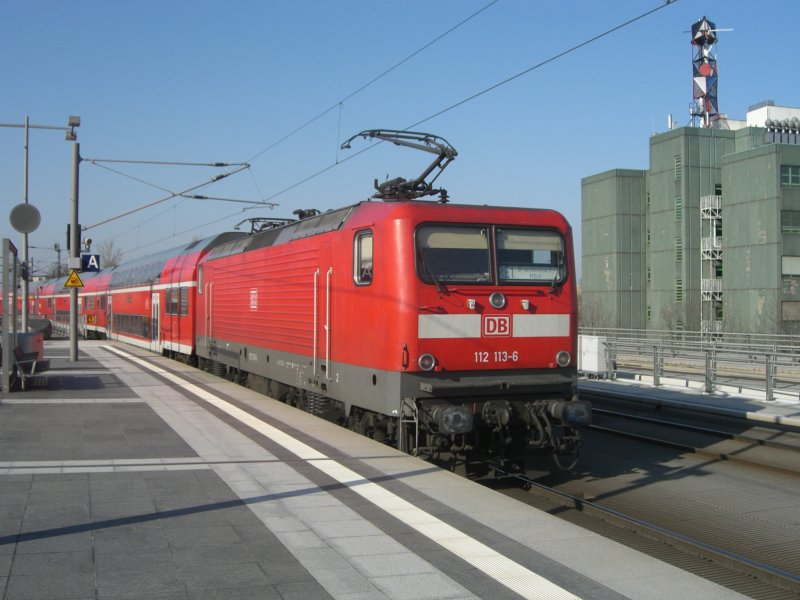 112 113-6 verl�sst den Berliner Hauptbahnhof am 25.03.2007