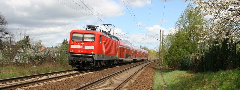 112 117 zieht den RE4 von Schwerin nach Ludwigslust. 19.04.2007