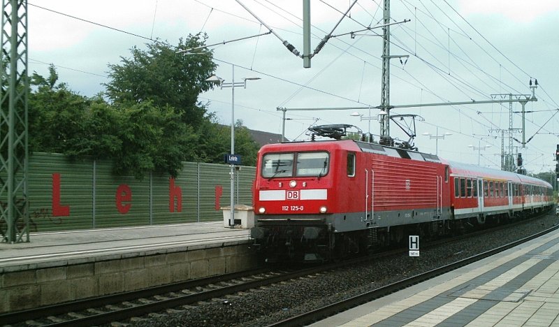 112 125-0 mit Regionalzug Hannover - Wofsburg im Bf Lehrte
an 05.07.2007