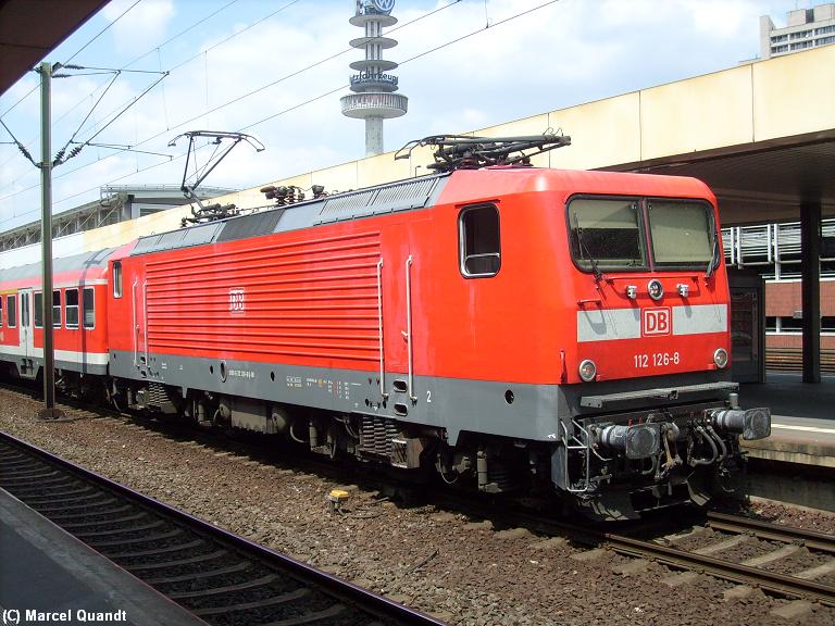 112 126 steht am 30. Juni mit einer Regionalbahn in Hannover Hbf.