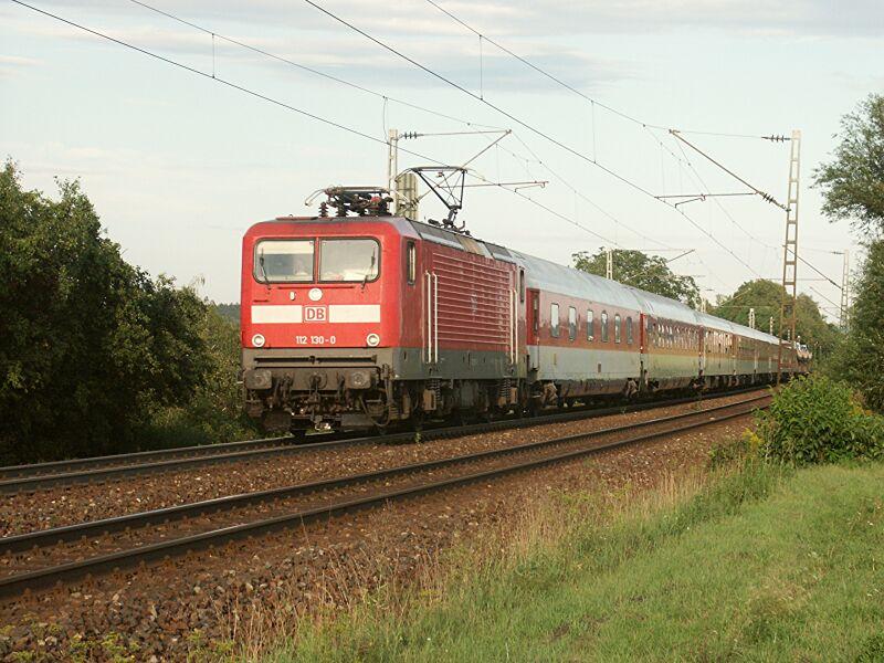 112 130-0 mit einem Autoreisezug von Kornwestheim, am 18.08.2004 bei Bietigheim.