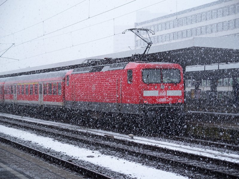 112 132 mit RB nach Wolfsburg bei Schneetreiben (Braunschweig Hbf) (18.3.2008)