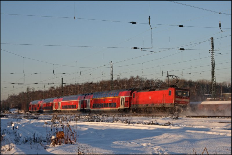 112 137 (9180 6 112 137-5 D-DB) schiebt bei Ehrenfeld den RE  Rhein-HELLWEG-Express  nach Dsseldorf. (06.01.2009)