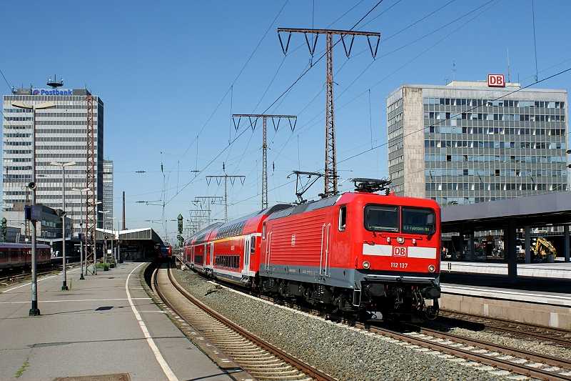 112 137 verlsst mit RE 29107 Essen Hbf (27. Juli 2009).
