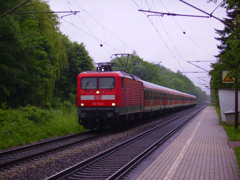 112 143-3 mit dem RE nach Kiel in Prisdorf. 16.05.08