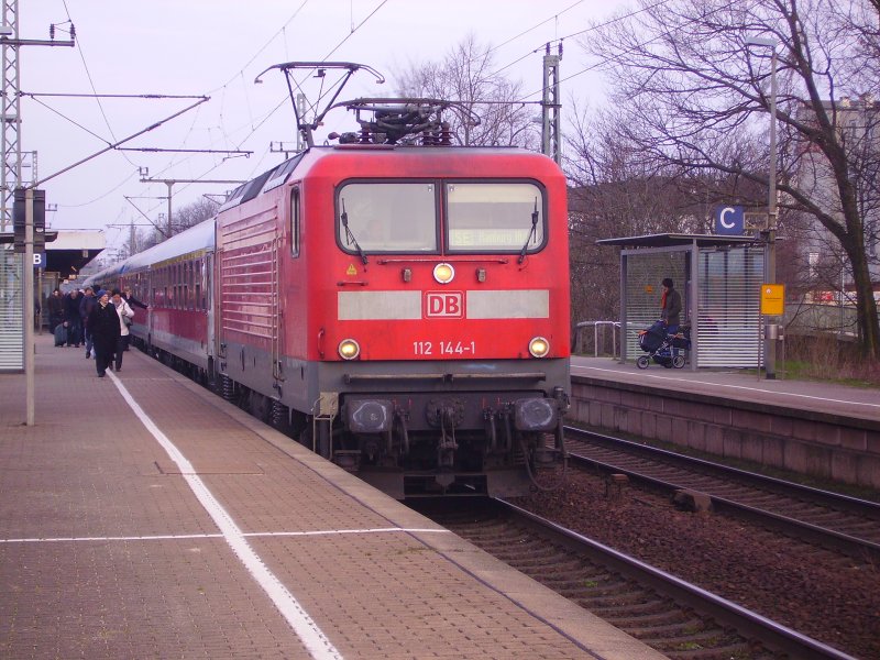 112 144-1 mit dem SH-Express in Elmshorn (17.02.07)