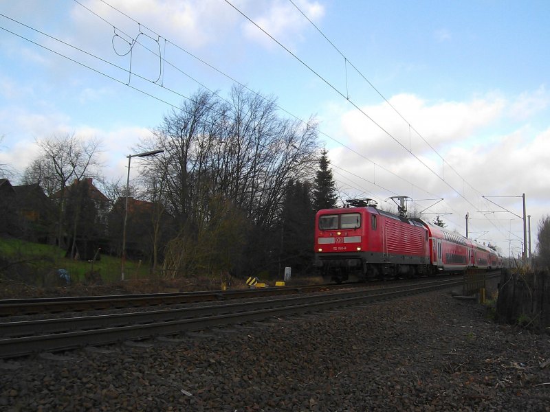 112 150-8 zieht den RE 21421 Lbeck Hbf - Hamburg Hbf am 22.12.08 in den Bahnhof Reinfeld (Holst.) um dort einen Planhalt einzulegen.