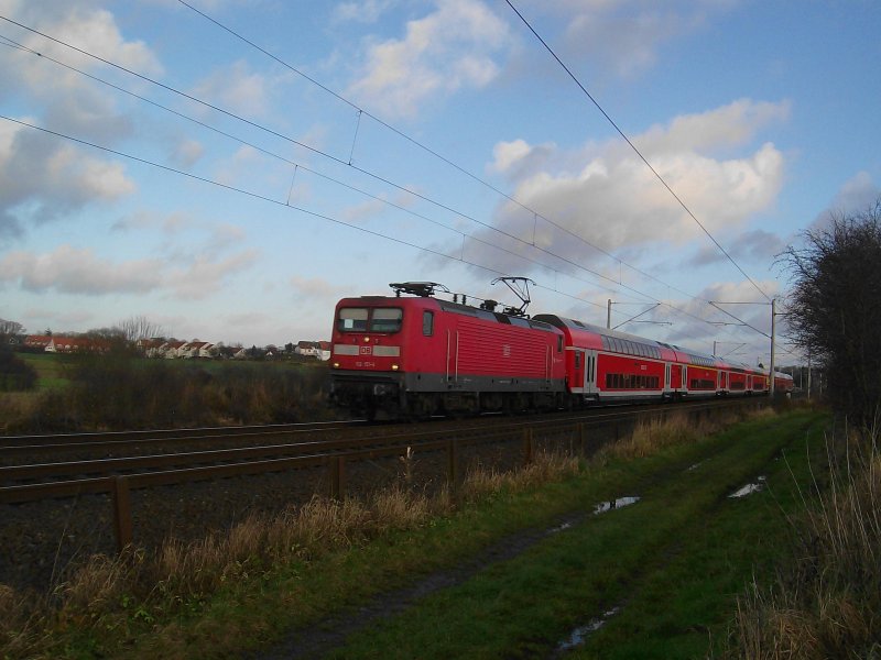 112 151-6 fhrt am 19.12.08 mit RE 21421 Lbeck Hbf - Hamburg Hbf nach kurzem Halt in Reinfeld (Holst.) seinem nchsten Halt Bad Oldesloe entgegen.