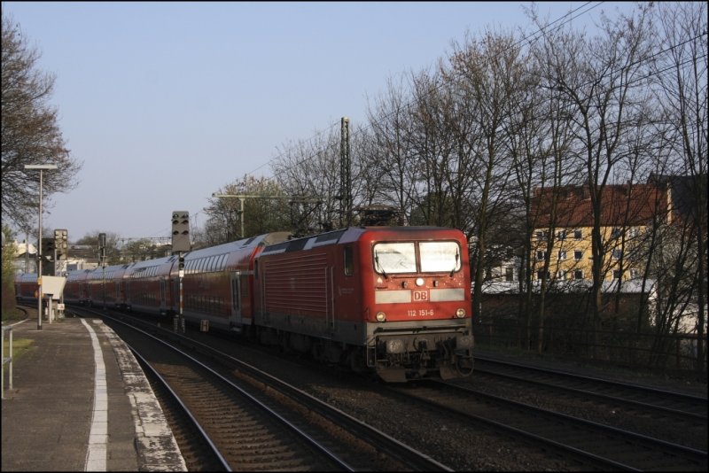 112 151 (9180 6112 151-6 D-DB) hat einen RE aus Lbeck am Haken und wird in wenigen Minuten Hamburg-Altona erreichen. (11.04.2009)